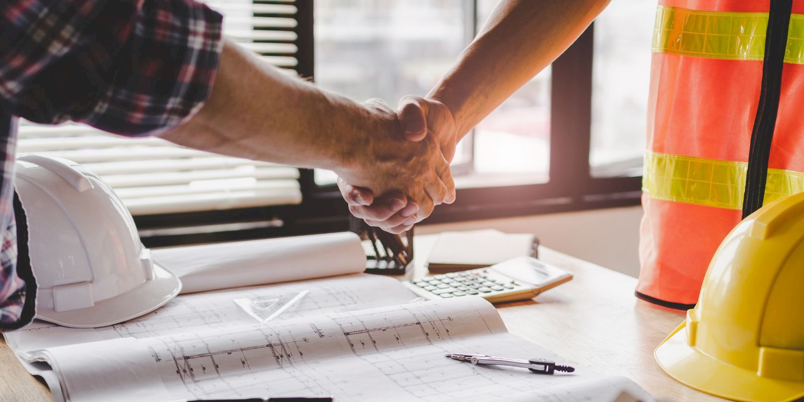 Creación de una Empresa de Edificación en 2025 sin Diploma